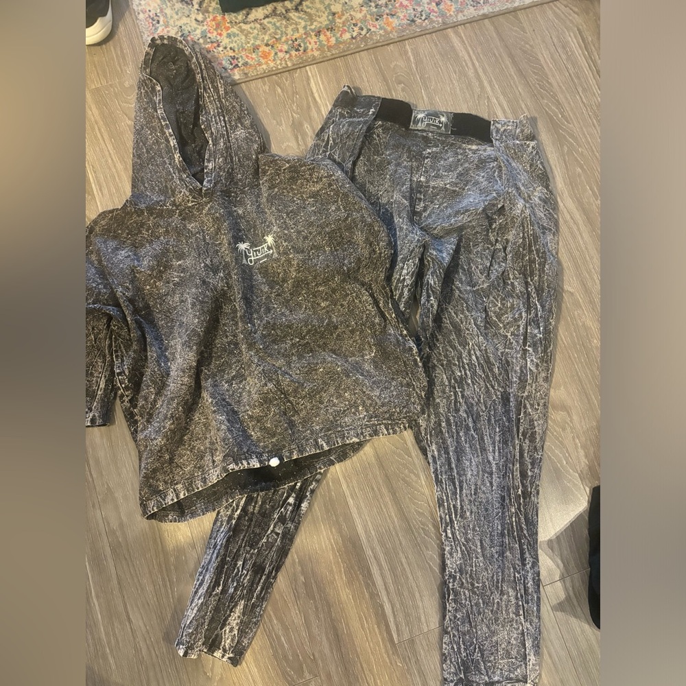 Yijik unisex outfit